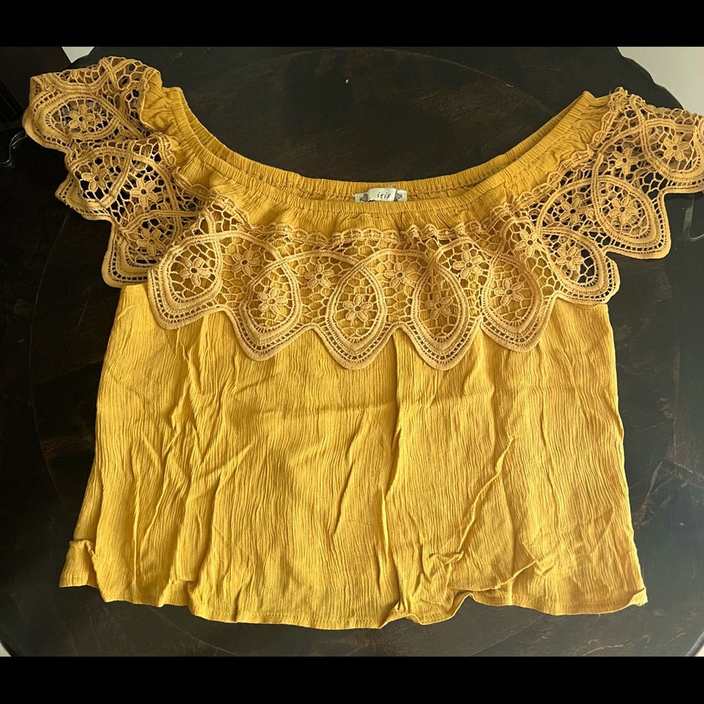 Cropped top off shoulders NWNT